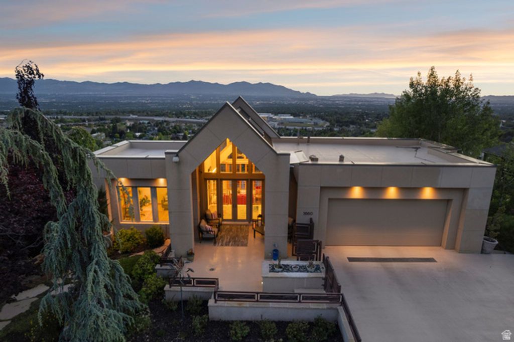 Image 7 of property listing at 3660 S CHOKE CHERRY DR, Millcreek, UT 84109