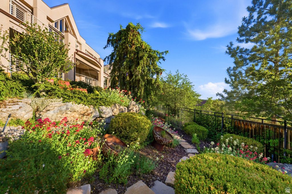Image 74 of property listing at 3660 S CHOKE CHERRY DR, Millcreek, UT 84109