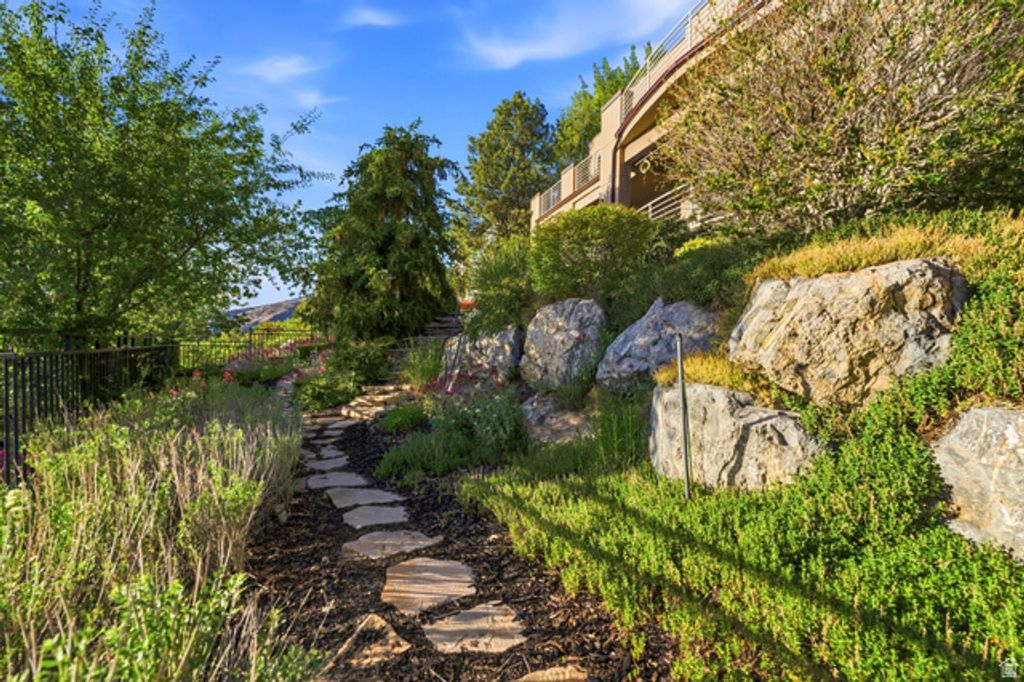 Image 76 of property listing at 3660 S CHOKE CHERRY DR, Millcreek, UT 84109