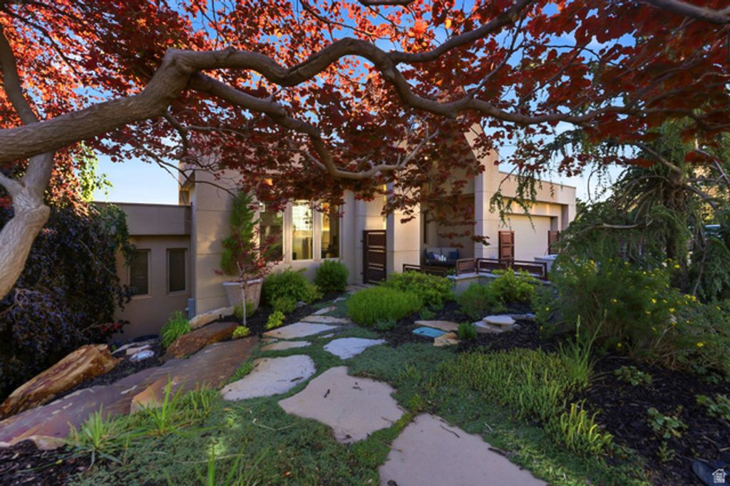 Image 77 of property listing at 3660 S CHOKE CHERRY DR, Millcreek, UT 84109