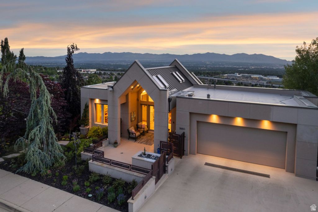 Image 9 of property listing at 3660 S CHOKE CHERRY DR, Millcreek, UT 84109