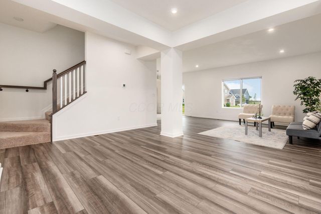 9041 Hawk Hill Way, Plain City, OH 43064
