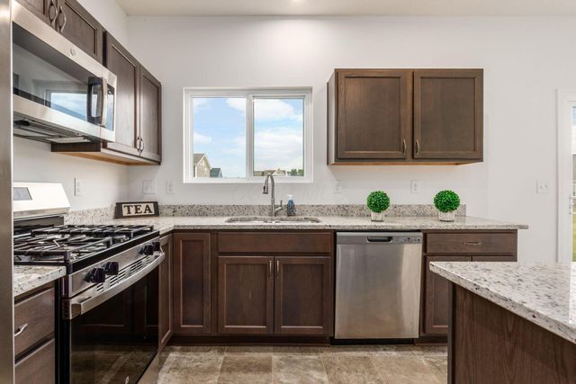 9041 Hawk Hill Way, Plain City, OH 43064