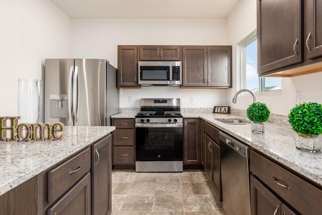 9041 Hawk Hill Way, Plain City, OH 43064