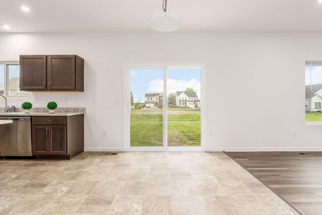 9041 Hawk Hill Way, Plain City, OH 43064
