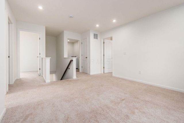 9041 Hawk Hill Way, Plain City, OH 43064