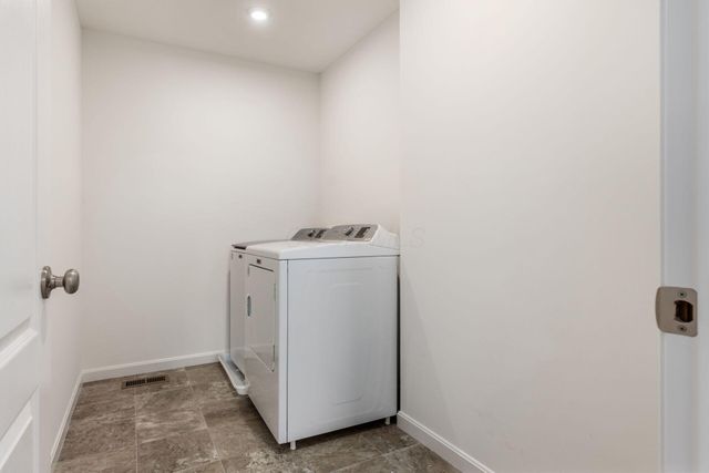 9041 Hawk Hill Way, Plain City, OH 43064