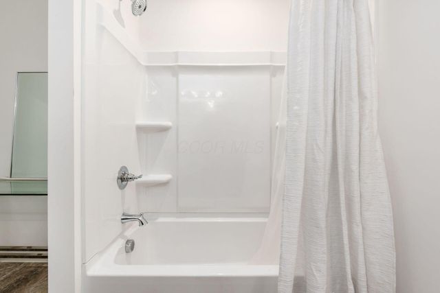 9041 Hawk Hill Way, Plain City, OH 43064