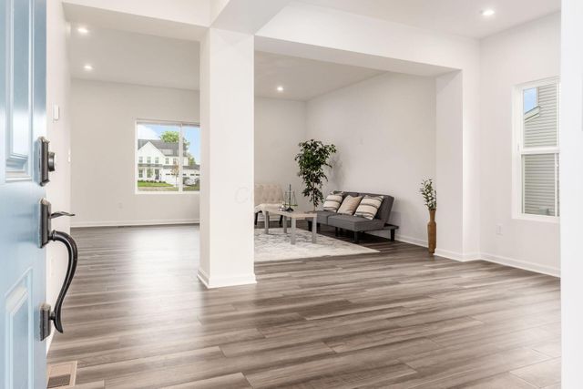 9041 Hawk Hill Way, Plain City, OH 43064