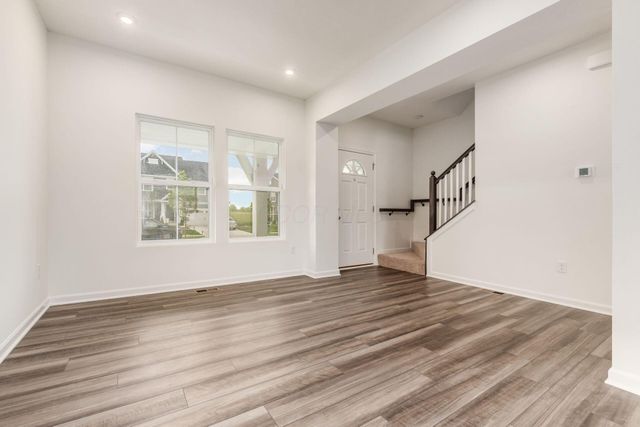 9041 Hawk Hill Way, Plain City, OH 43064