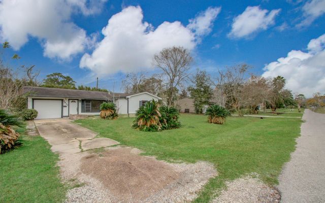 2417 Pecan Street, Dickinson, TX 77539