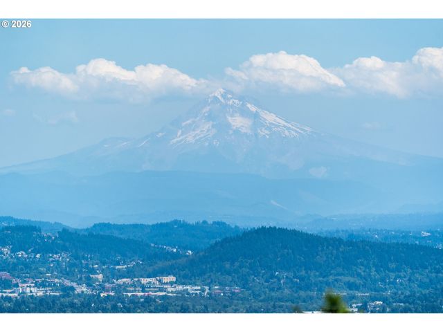 33 NANSEN Smt, Lake Oswego, OR 97035