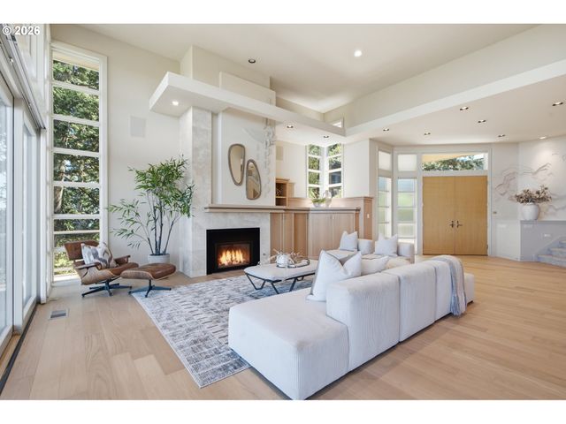 33 NANSEN Smt, Lake Oswego, OR 97035