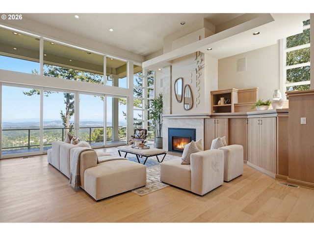 33 NANSEN Smt, Lake Oswego, OR 97035