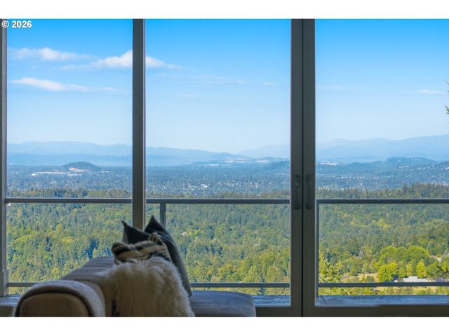 33 NANSEN Smt, Lake Oswego, OR 97035