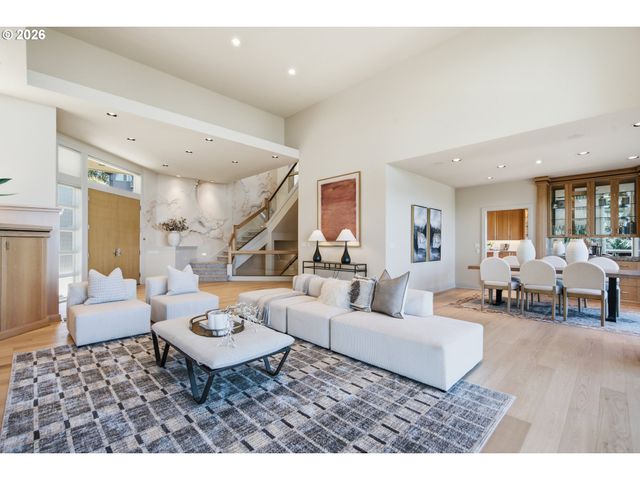 33 NANSEN Smt, Lake Oswego, OR 97035