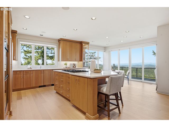 33 NANSEN Smt, Lake Oswego, OR 97035