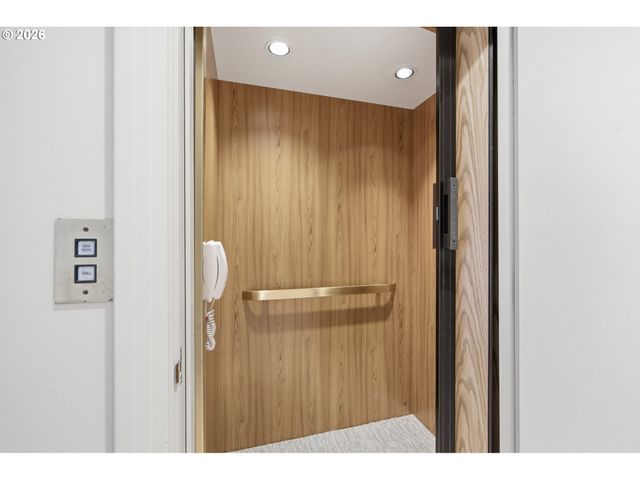 33 NANSEN Smt, Lake Oswego, OR 97035
