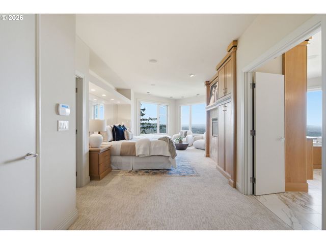 33 NANSEN Smt, Lake Oswego, OR 97035