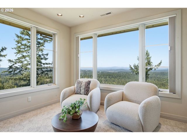 33 NANSEN Smt, Lake Oswego, OR 97035