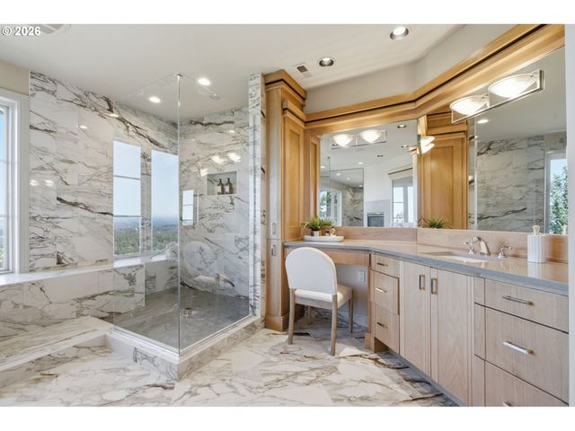 33 NANSEN Smt, Lake Oswego, OR 97035