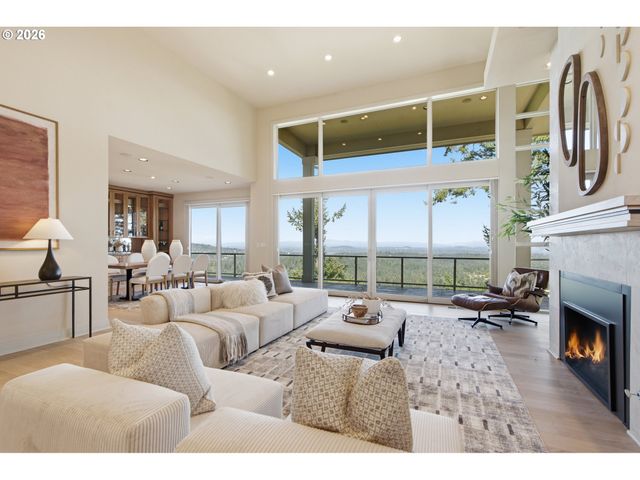 33 NANSEN Smt, Lake Oswego, OR 97035