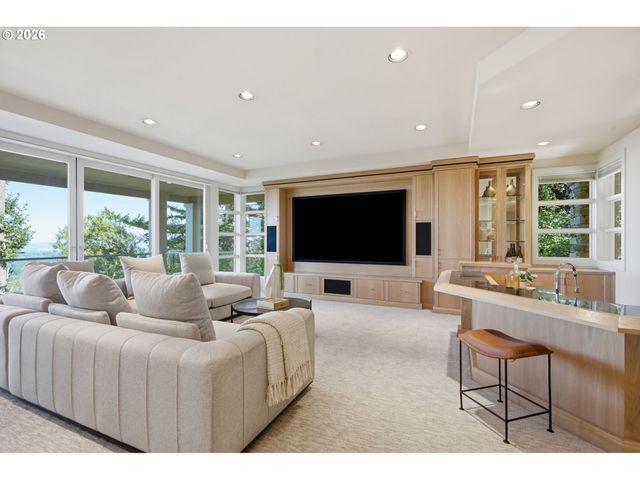 33 NANSEN Smt, Lake Oswego, OR 97035