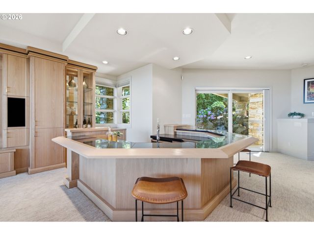33 NANSEN Smt, Lake Oswego, OR 97035