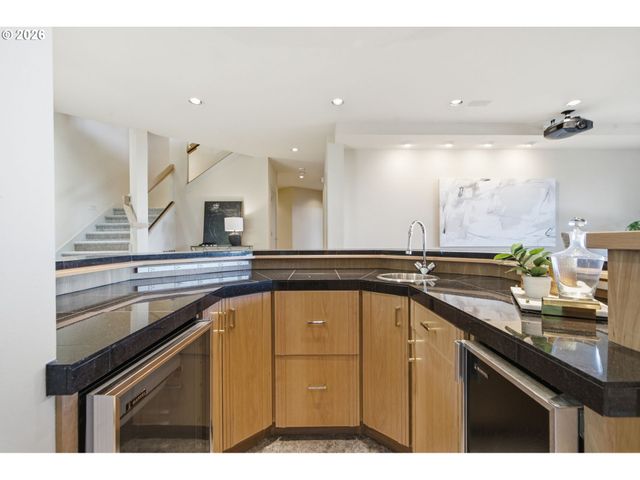 33 NANSEN Smt, Lake Oswego, OR 97035