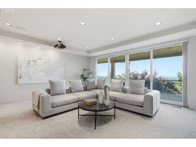 33 NANSEN Smt, Lake Oswego, OR 97035