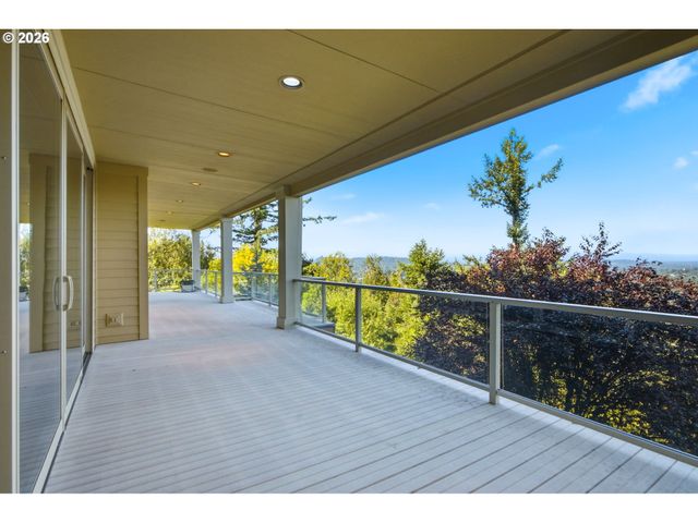 33 NANSEN Smt, Lake Oswego, OR 97035