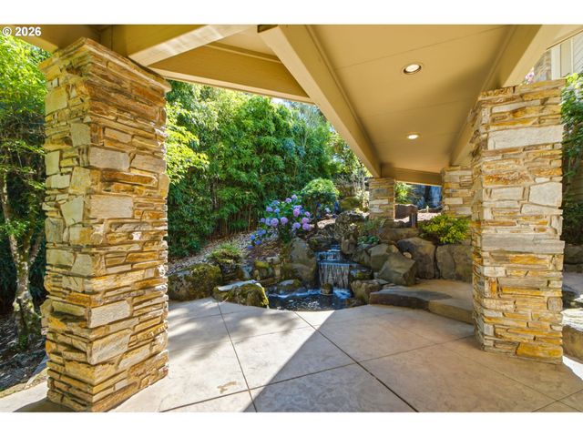 33 NANSEN Smt, Lake Oswego, OR 97035