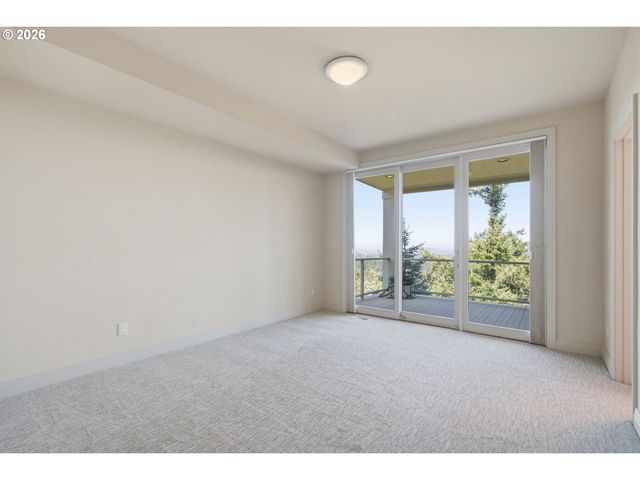 33 NANSEN Smt, Lake Oswego, OR 97035