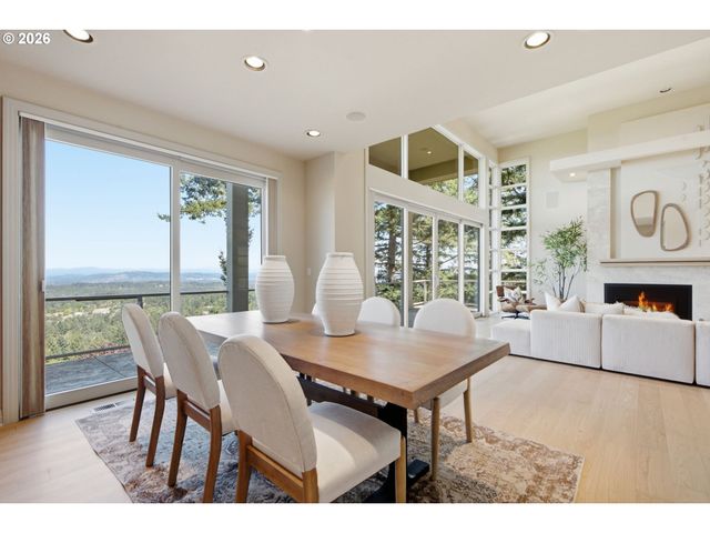 33 NANSEN Smt, Lake Oswego, OR 97035