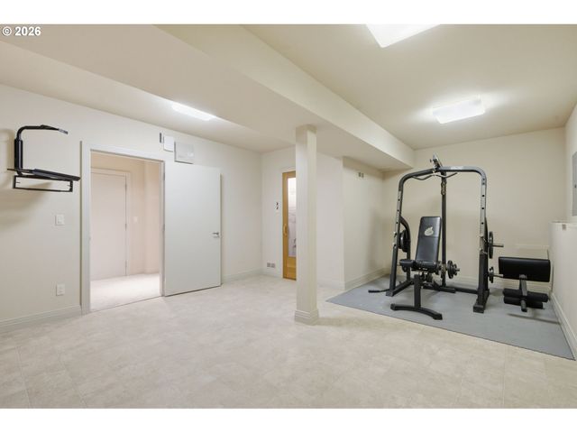 33 NANSEN Smt, Lake Oswego, OR 97035