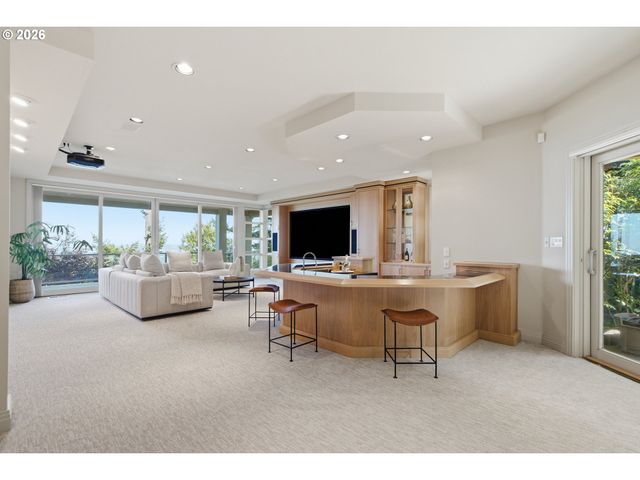 33 NANSEN Smt, Lake Oswego, OR 97035