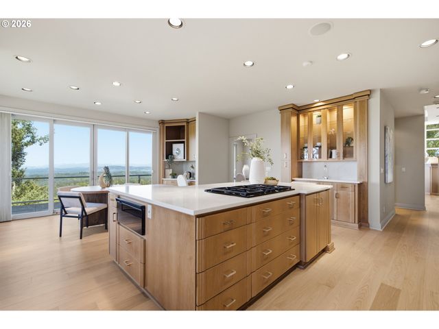 33 NANSEN Smt, Lake Oswego, OR 97035