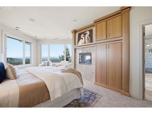 33 NANSEN Smt, Lake Oswego, OR 97035