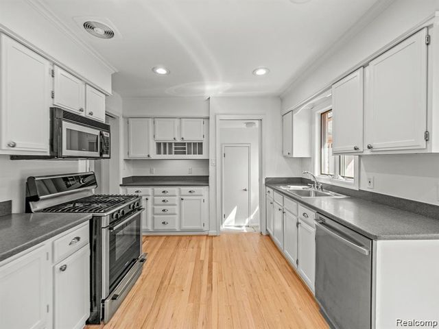 3879 CARRIAGE Road, Bloomfield Charter Township, MI 48301