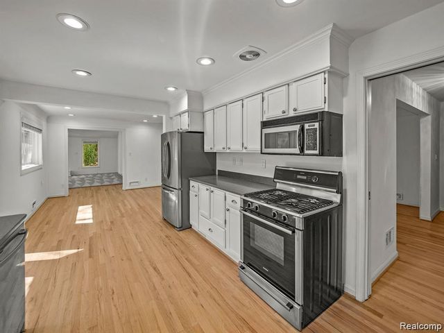 3879 CARRIAGE Road, Bloomfield Charter Township, MI 48301