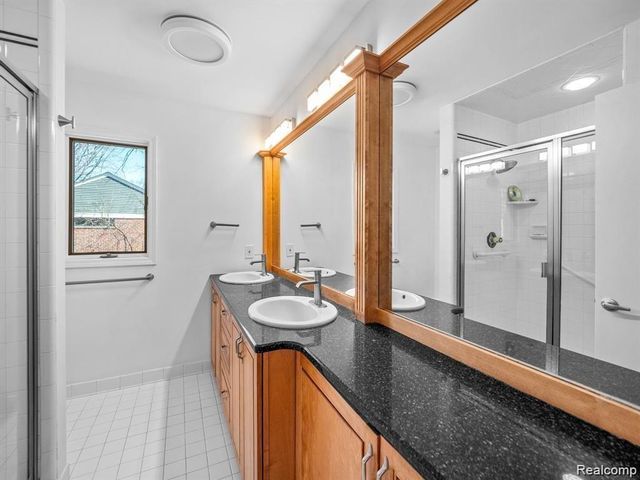 3879 CARRIAGE Road, Bloomfield Charter Township, MI 48301