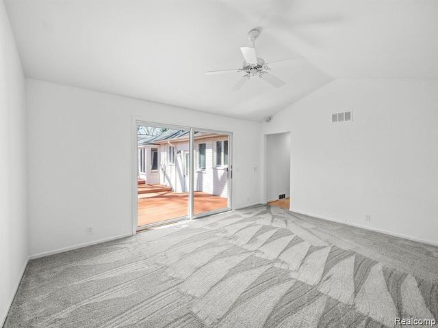 3879 CARRIAGE Road, Bloomfield Charter Township, MI 48301