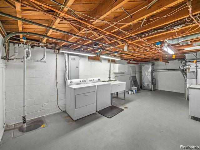 3879 CARRIAGE Road, Bloomfield Charter Township, MI 48301