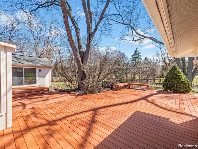 3879 CARRIAGE Road, Bloomfield Charter Township, MI 48301