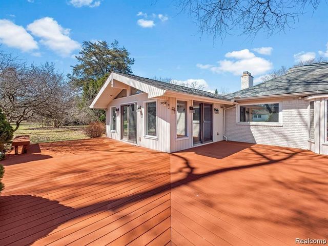 3879 CARRIAGE Road, Bloomfield Charter Township, MI 48301