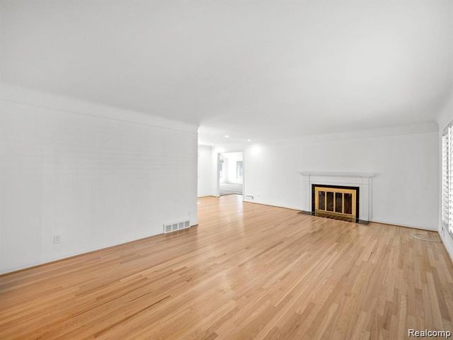 3879 CARRIAGE Road, Bloomfield Charter Township, MI 48301