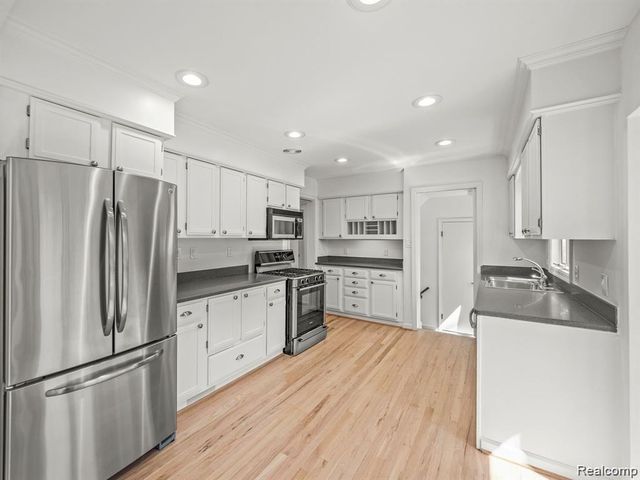 3879 CARRIAGE Road, Bloomfield Charter Township, MI 48301