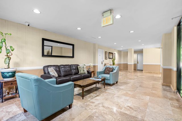 12 Westchester Avenue 6F, White Plains, NY 10601