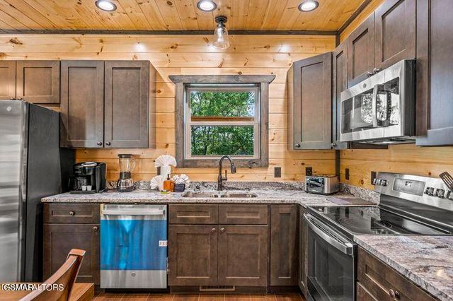 1868 Blue Tick Way, Sevierville, TN 37876