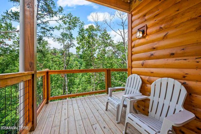 1868 Blue Tick Way, Sevierville, TN 37876